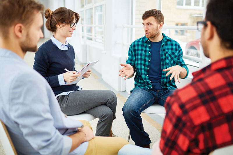 Group therapy session for patients struggling with opioid use disorders Group therapy session for people recovering from opioid and fentanyl use in Arizona