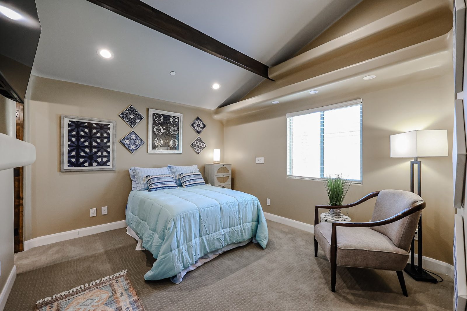 Private bedroom with one bed at the Camelback Recovery residence in Peoria